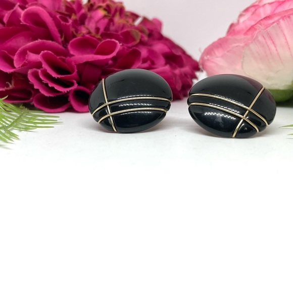 VINTAGE⚜️RARE NAPIER Black & Gold Abstract Clip Earrings - Picture 4 of 9
